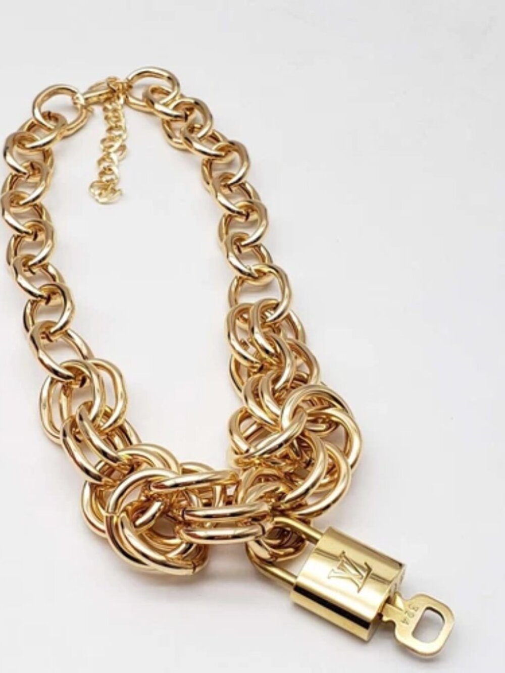 Gold-Plated Necklace with Authentic Louis Vuitton Padlock - Picture 7 of 9